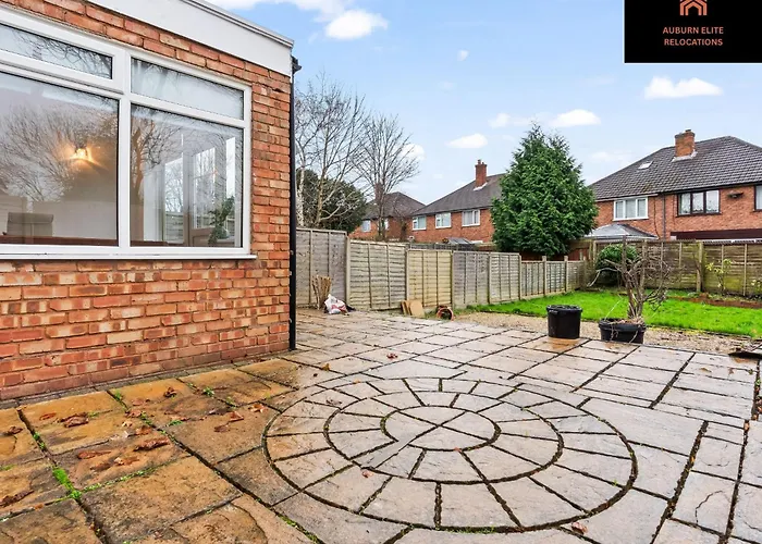 Stylish 3 Bedroom Contractor Stay House In Birmingham B23 Near M6 & Fort Dunlop With Free Parking And Wifi