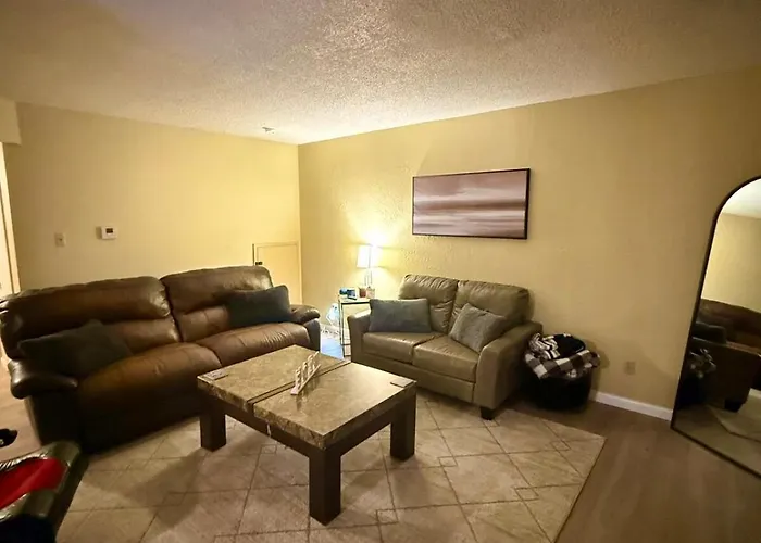 3 Bedroom 2 And A Half Bathroom Townhome