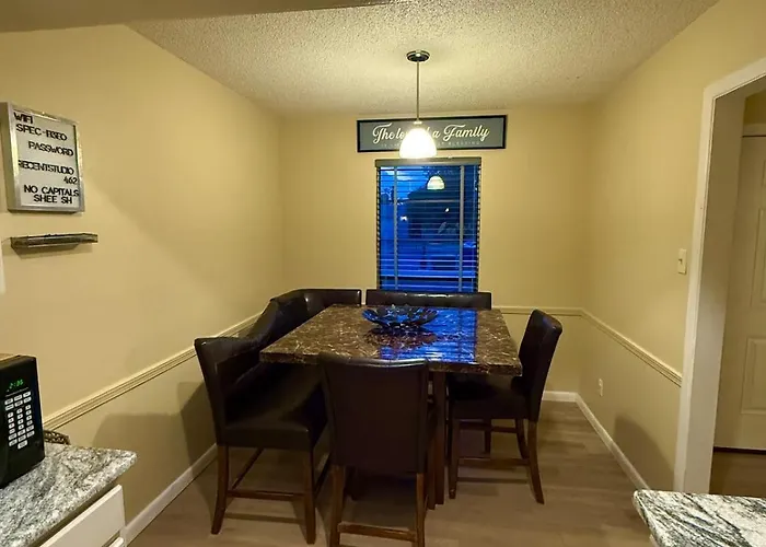 3 Bedroom 2 And A Half Bathroom Townhome