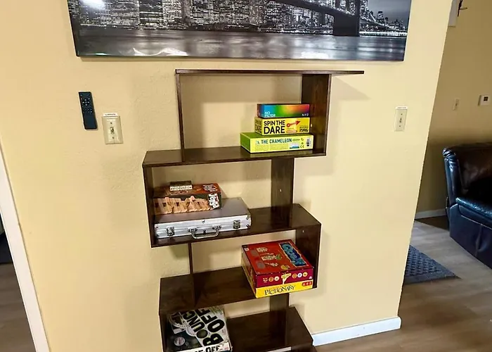3 Bedroom 2 And A Half Bathroom Townhome