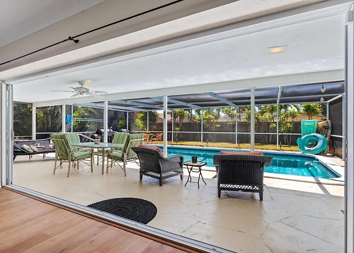 Walk To Beach Indoor-Outdoor Living W Pool