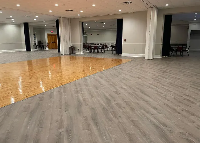 Whalers Inn And Suites