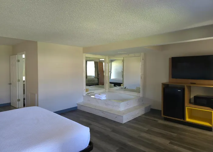 Days Inn And Suites By Wyndham Port Huron