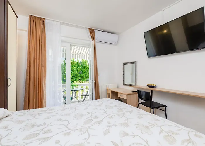 Apartment & Rooms Ivica