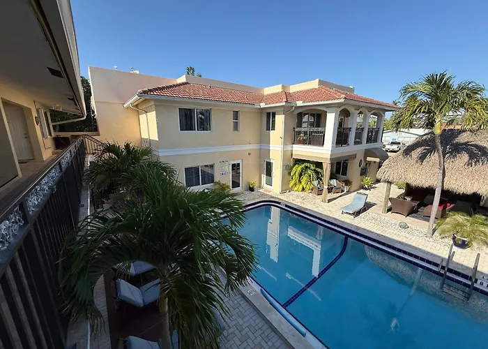 Beach Aqualina Apartments