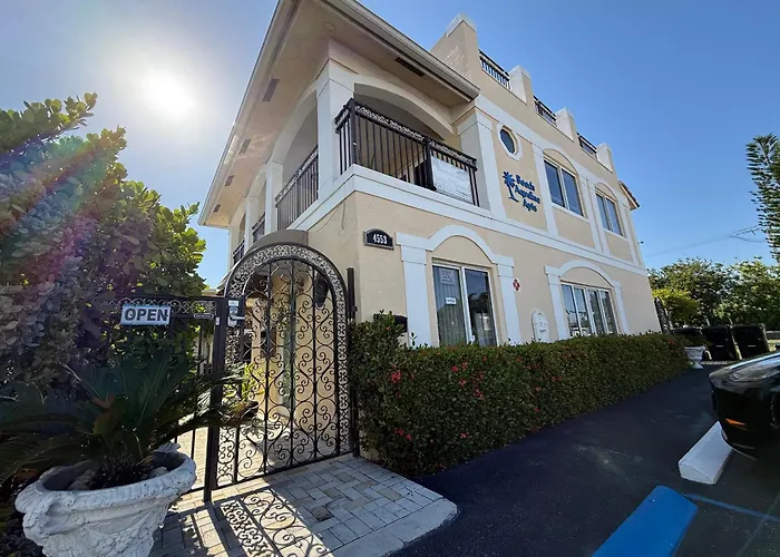 Beach Aqualina Apartments