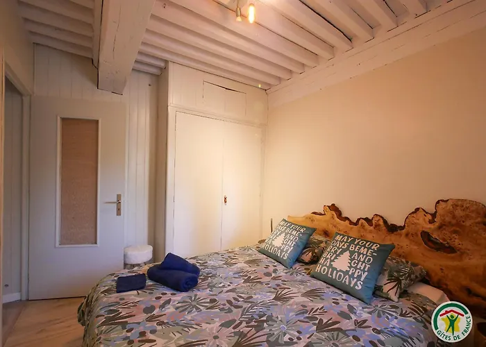 "La Batisse Des Pres"