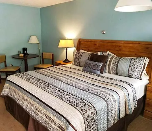 M22 Inn Glen Arbor