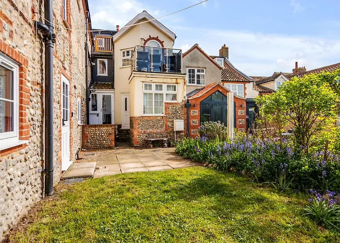 The Wave - 3 Bed Beach Front Home In Sheringham