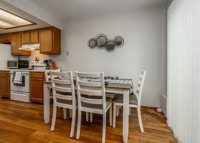 Quiet 2-Bedroom Condo With Garage And Fast Wi-Fi