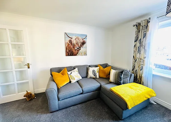 Kilmartin Court Apartments - No3 By The Sea & No2 With A View - Free Parking