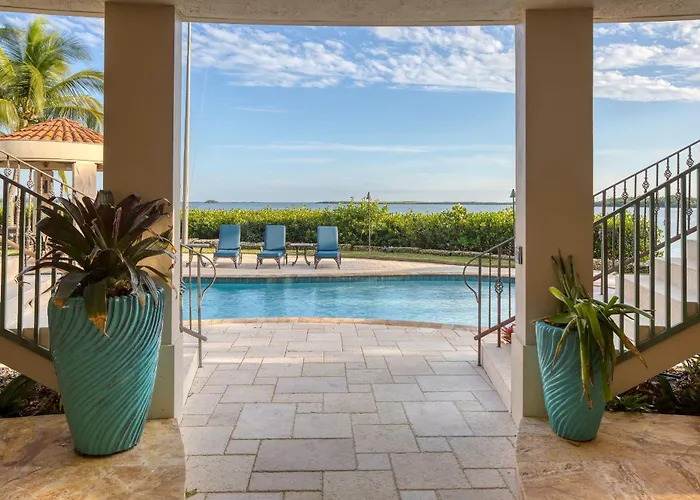 Lux Key Largo Oceanfront 5 Bedroom 4 Bathroom Pool