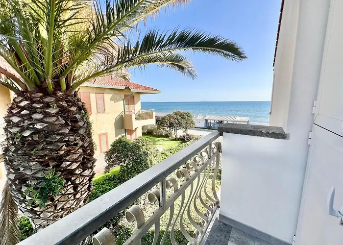 Rosanna, Terrazza Vista Mare, 2 Camere, Clima E 2 Posti Auto A Soli 50 M Dal Mare! By Alfareal