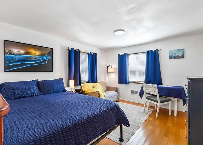 Comfortable Studio #1 Across The Street From The Beach