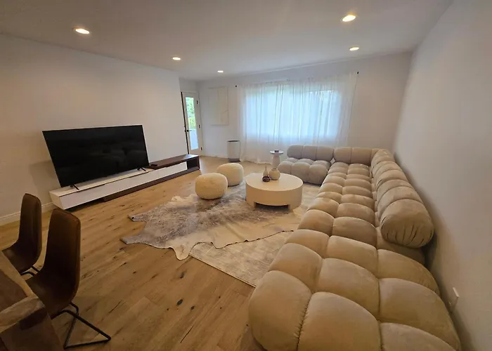 New 2Bd Majestic Gateway In Glendale