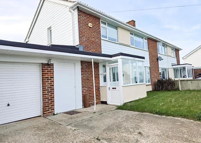 Luxury Sea View Retreat With Hot Tub Sleeps 8