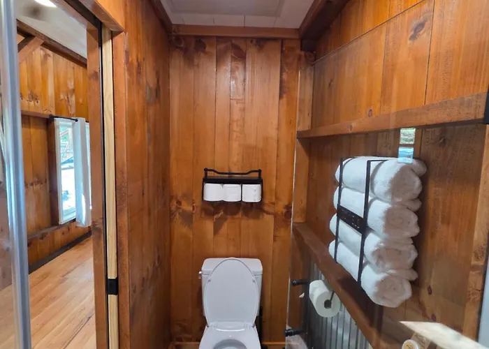 Lazy T Cabins - Glacier