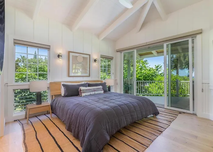 Haena Modern Beachfront Sleeps 12