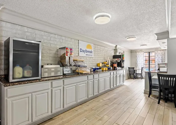 Days Inn By Wyndham Birmingham/West