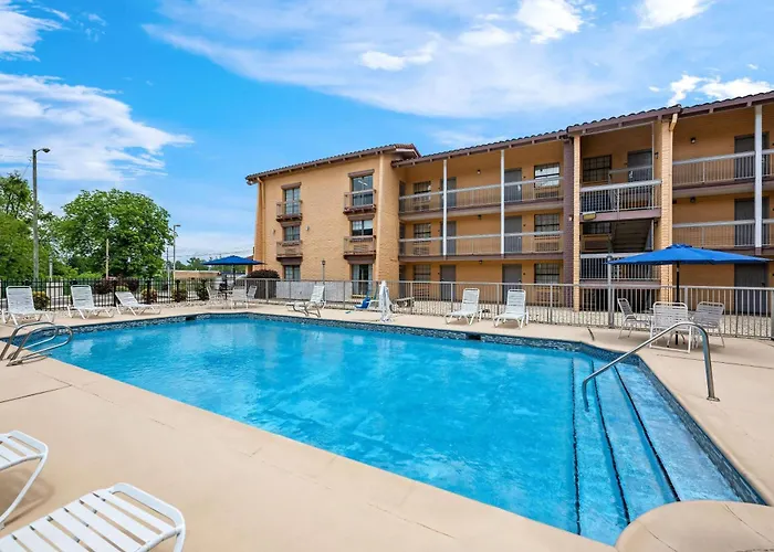Days Inn By Wyndham Birmingham/West