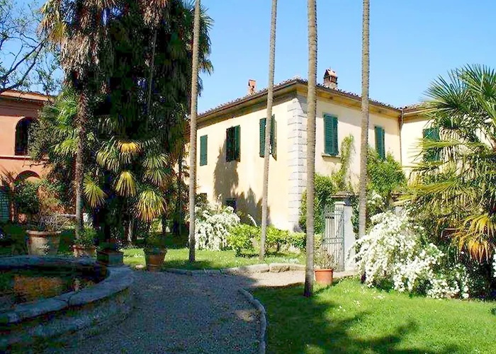 Farmhouse In Tuscany Near Renaissance Villa