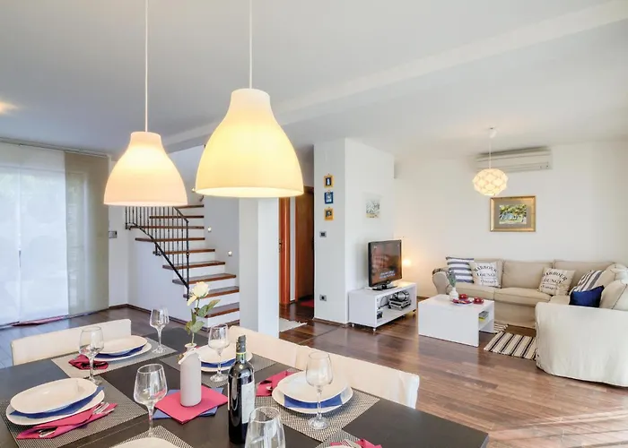 Two-Bedroom Holiday Home In Banjole