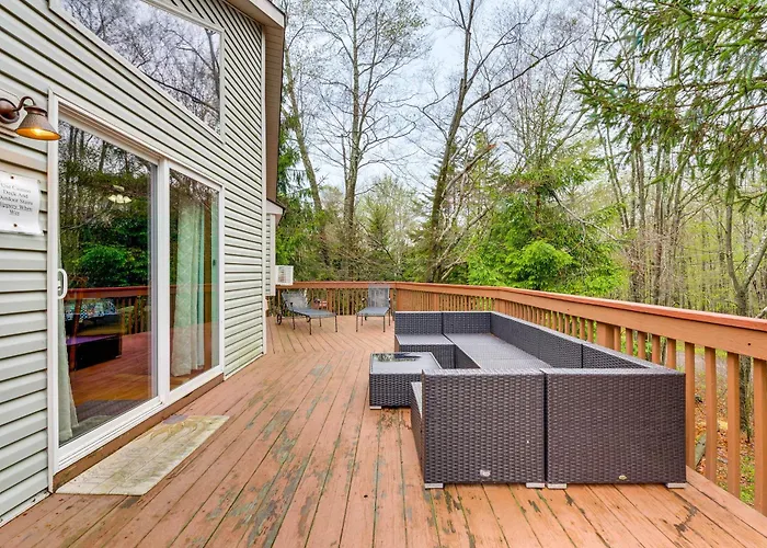 Resort Amenities & Game Room: Arrowhead Lake Home!