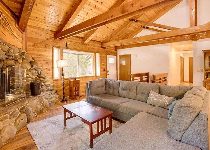 1 Mi To Heavenly Resort: Cozy Home W/ Deck!