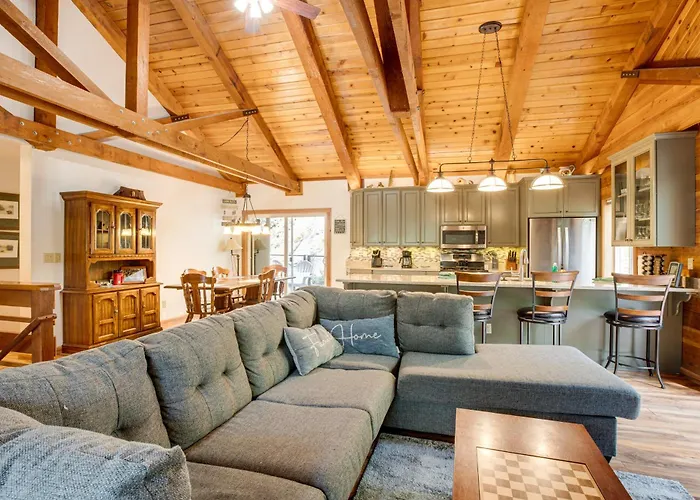 1 Mi To Heavenly Resort: Cozy Home W/ Deck!