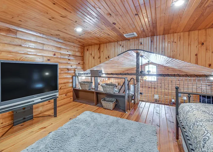 Kentucky Group Getaway W/ Dock + Lake Access