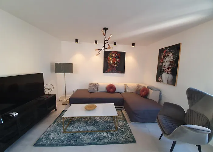 Infresh Holiday House
