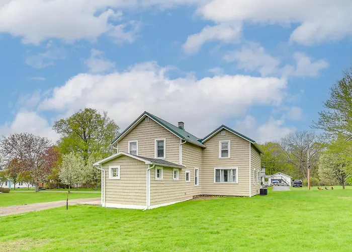 Walk To Beach! Sodus Point Escape W/ Private Yard