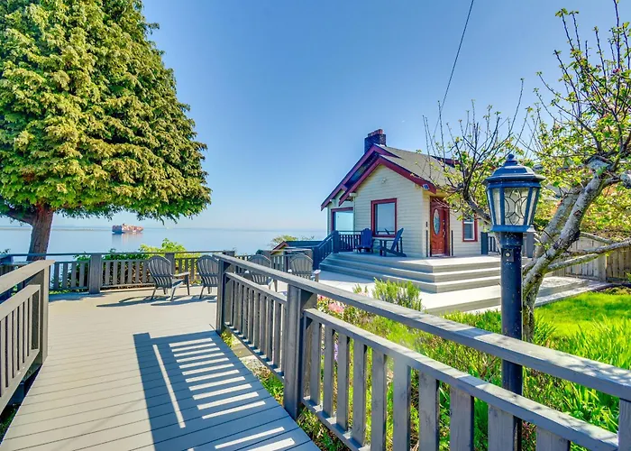 Chic Port Angeles Home W/ Oceanfront Balcony!