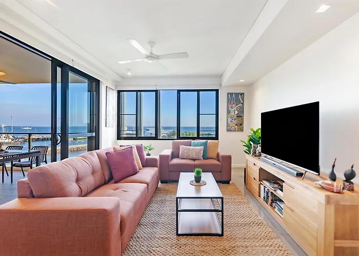 Marina Outlook - Scenic Waterfront Living With Pool