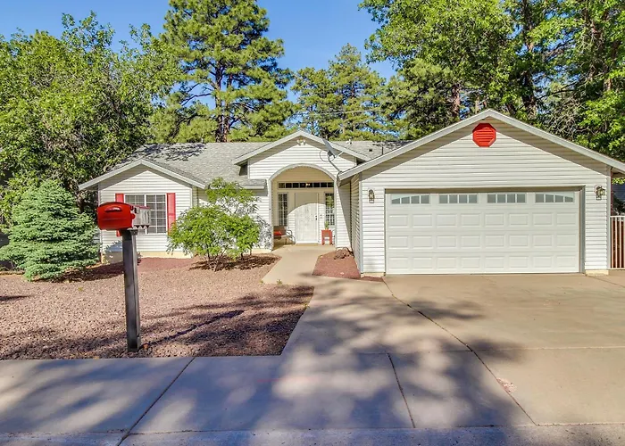 Walk To City Park: Family-Friendly Show Low Home