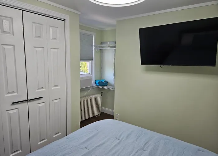 Middletown Modern Townhouse W/Hot Tub - Ribryan Properties