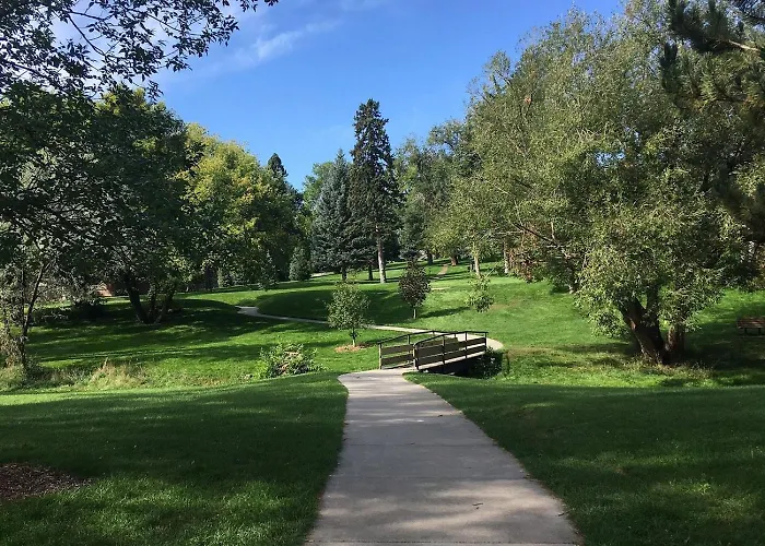 Bright & Cozy 2Br | Near Downtown, Msu & Hospitals