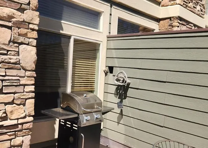 Mountain Chalet Near Snowbasin, 2Br