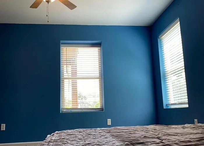 Spacious 5 Bedroom Charming House In Camdenton