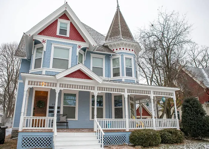 Charming Historic Upper | Walk To Downtown, Lakes