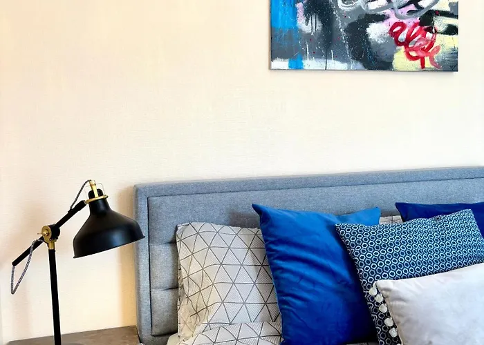 Modern Art House - Serviced Accomodation