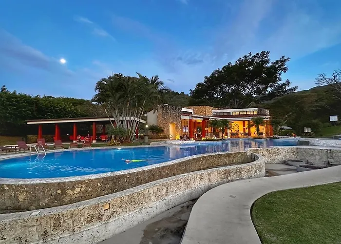 Cr Mariposa Rentals Lakeview Penthouse With Office Space, Pool, Gym, Tennis
