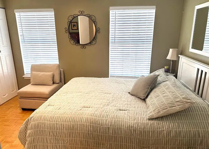 Coastal Townhome In Jupiter 1 Mile To Beach!