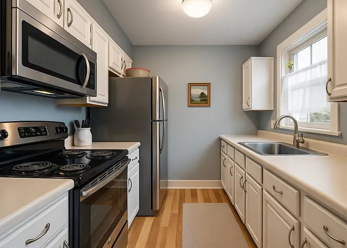 Mountainside Condo King Bed, Two Hot Tubs, Fireplace, Pool , On The Free Bus Route