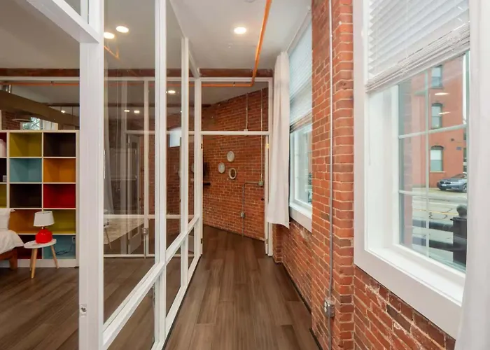 Jennifer'S Historic Loft Glass Bedroom