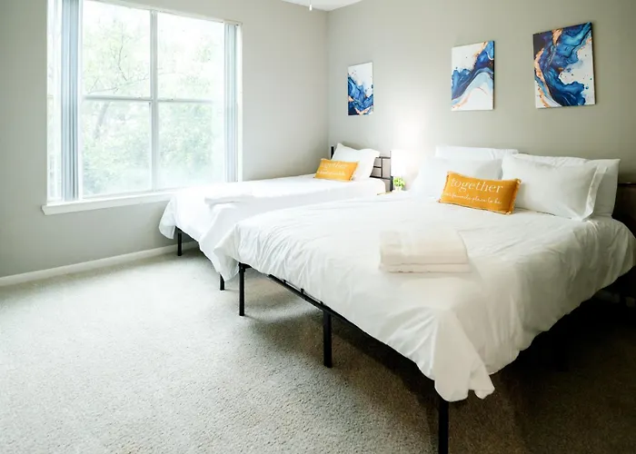 Cozy 1,100Sf Apartment In The Heart Of Legacy