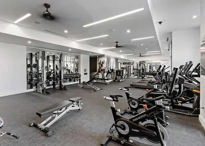 Luxe 1Bd - 5 Min Dt, Gym, Parking, W-D - Sleeps 6