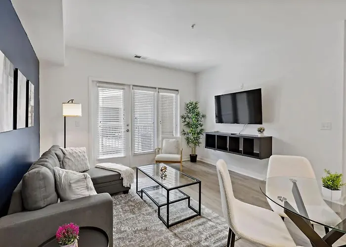 Luxe 1Bd - 5 Min Dt, Gym, Parking, W-D - Sleeps 6