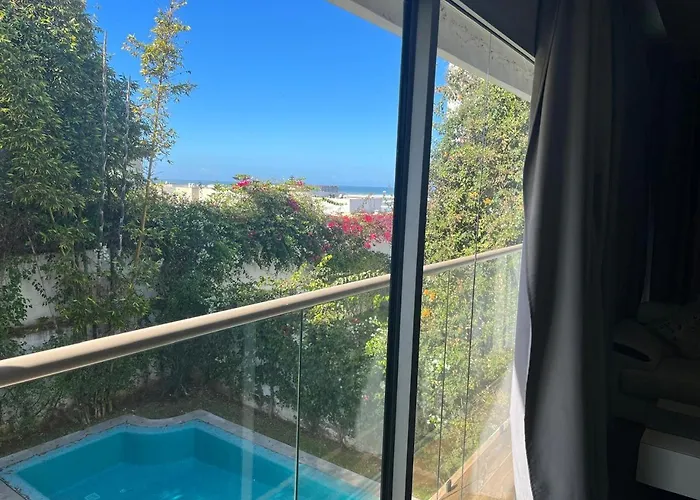 Villa Moderne Avec Piscine, Front De Mer