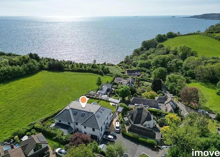 Oystercatcher Number 6 , 2 Bedrooms King Size Bed In Double Room Maidencombe Village